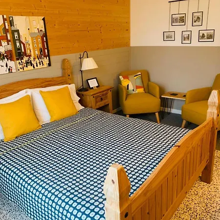 La Maison Du Canal Bed & Breakfast *