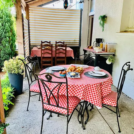 La Maison Du Canal Bed & Breakfast